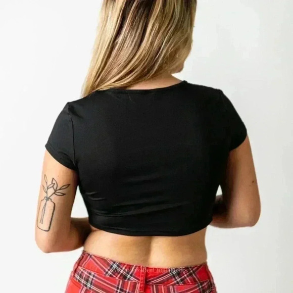 Black Open Front Low Cut Metal Clasp Crop Top - Picture 7 of 7